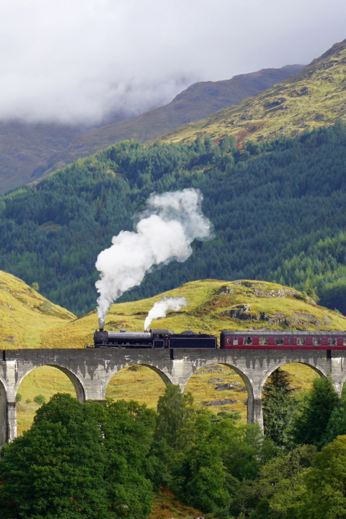 scenic train ride through scotland 