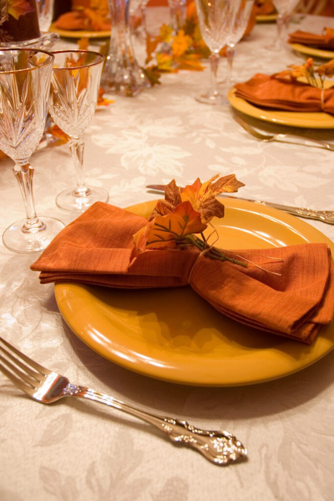 fall crockery and autumn table design 