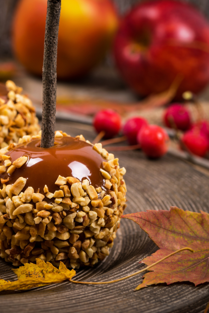 40 fun date night ideas for halloween - caramel apples at home