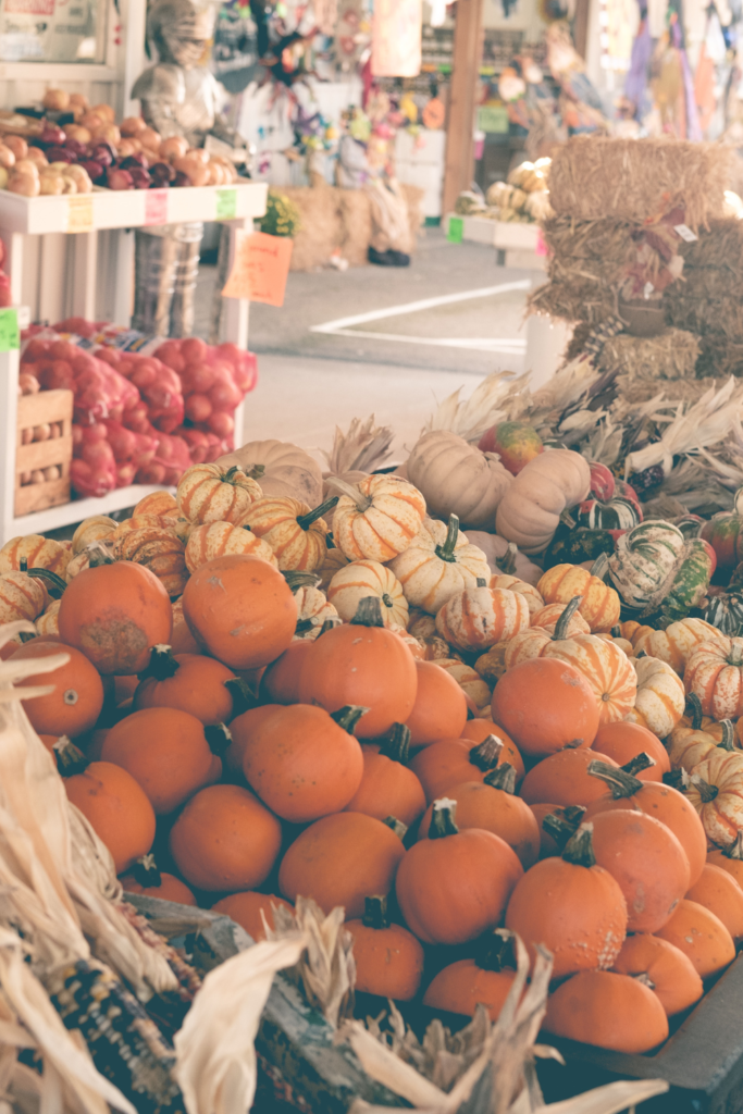 40 fun date night ideas for halloween - farmers market 