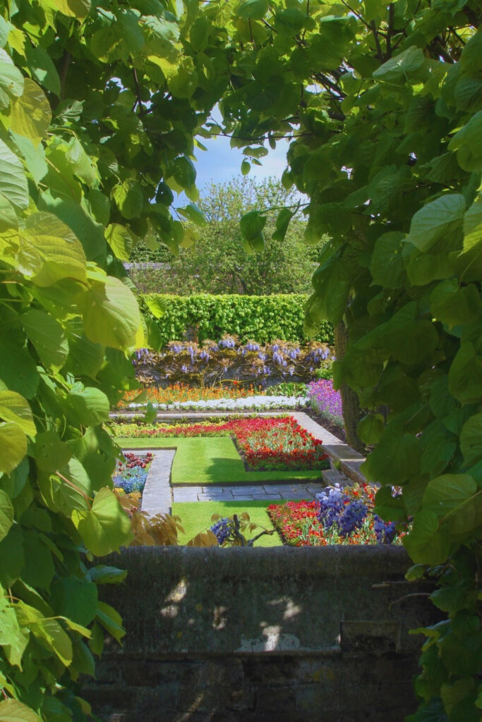 The Most Instagrammable Photo Spots in the UK - hampton court palace